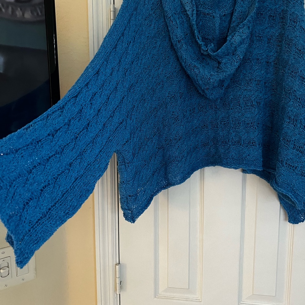 POL Women's Textured Blue V-Neck Sweater - Picture 4 of 4